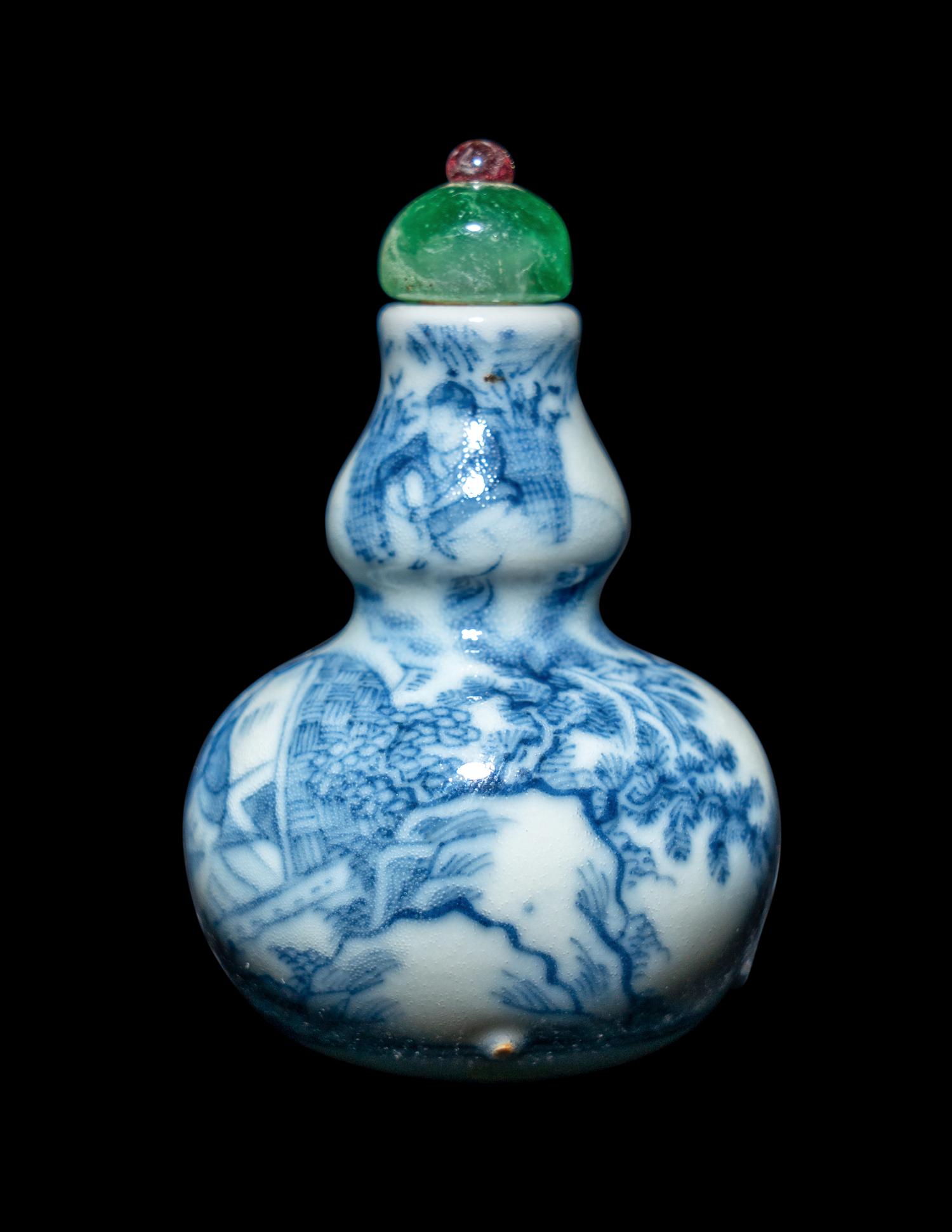 A Small Chinese Blue and White Porcelain Gourd-Form Snuff Bottle