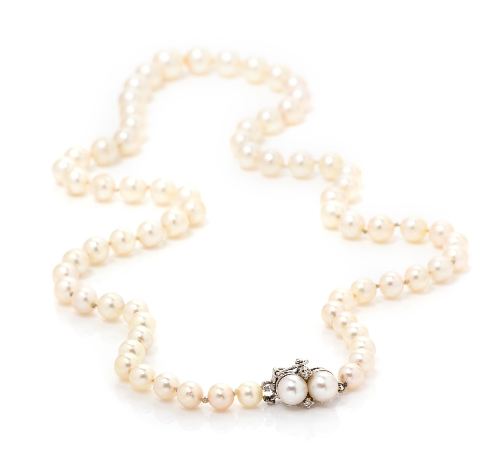 A Graduated Single Strand Cultured Pearl Necklace, 21.40 dwts.