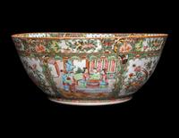 A Chinese Export Rose Medallion Porcelain Punch Bowl, 19th Century 清晚期 廣彩人物故事圖大碗
