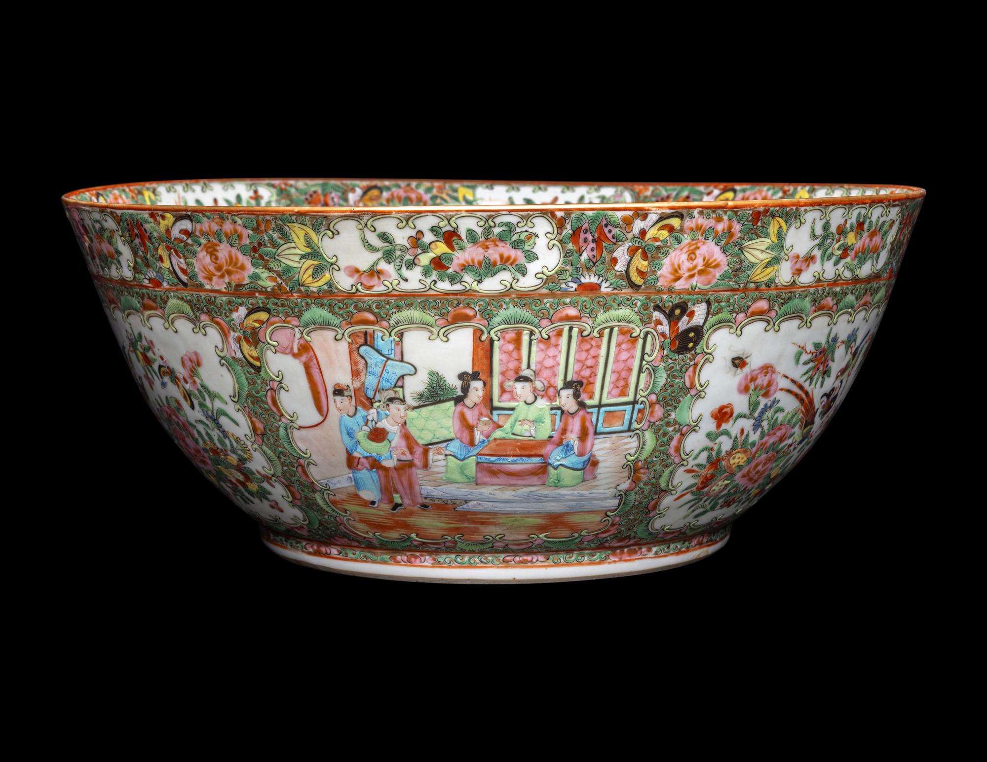 A Chinese Export Rose Medallion Porcelain Punch Bowl, 19th Century 清晚期 廣彩人物故事圖大碗