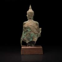 A Thai bronze torso of a Buddha 泰国青铜佛造像