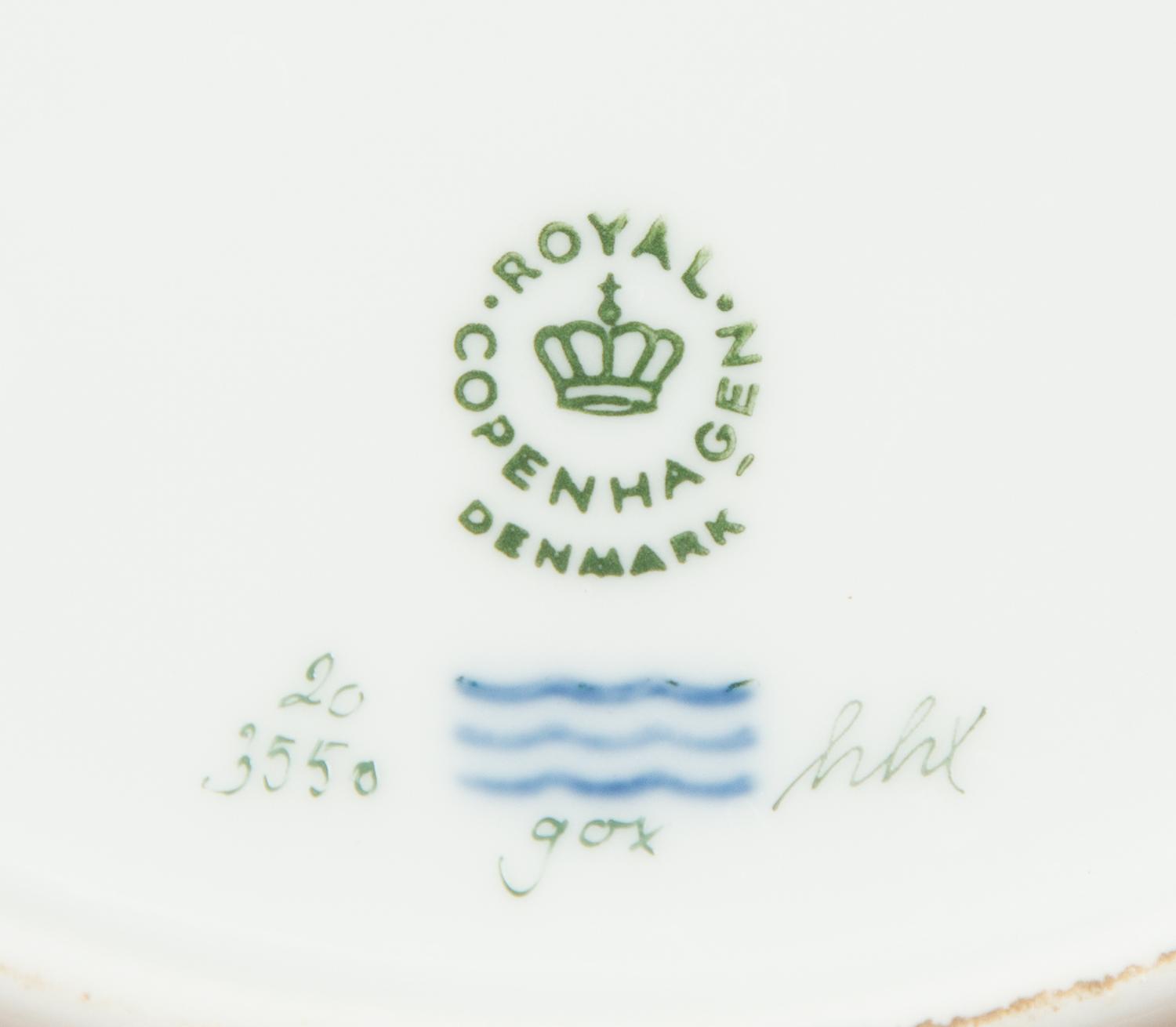 Thirteen Royal Copenhagen Flora Danica Porcelain Luncheon Plates
