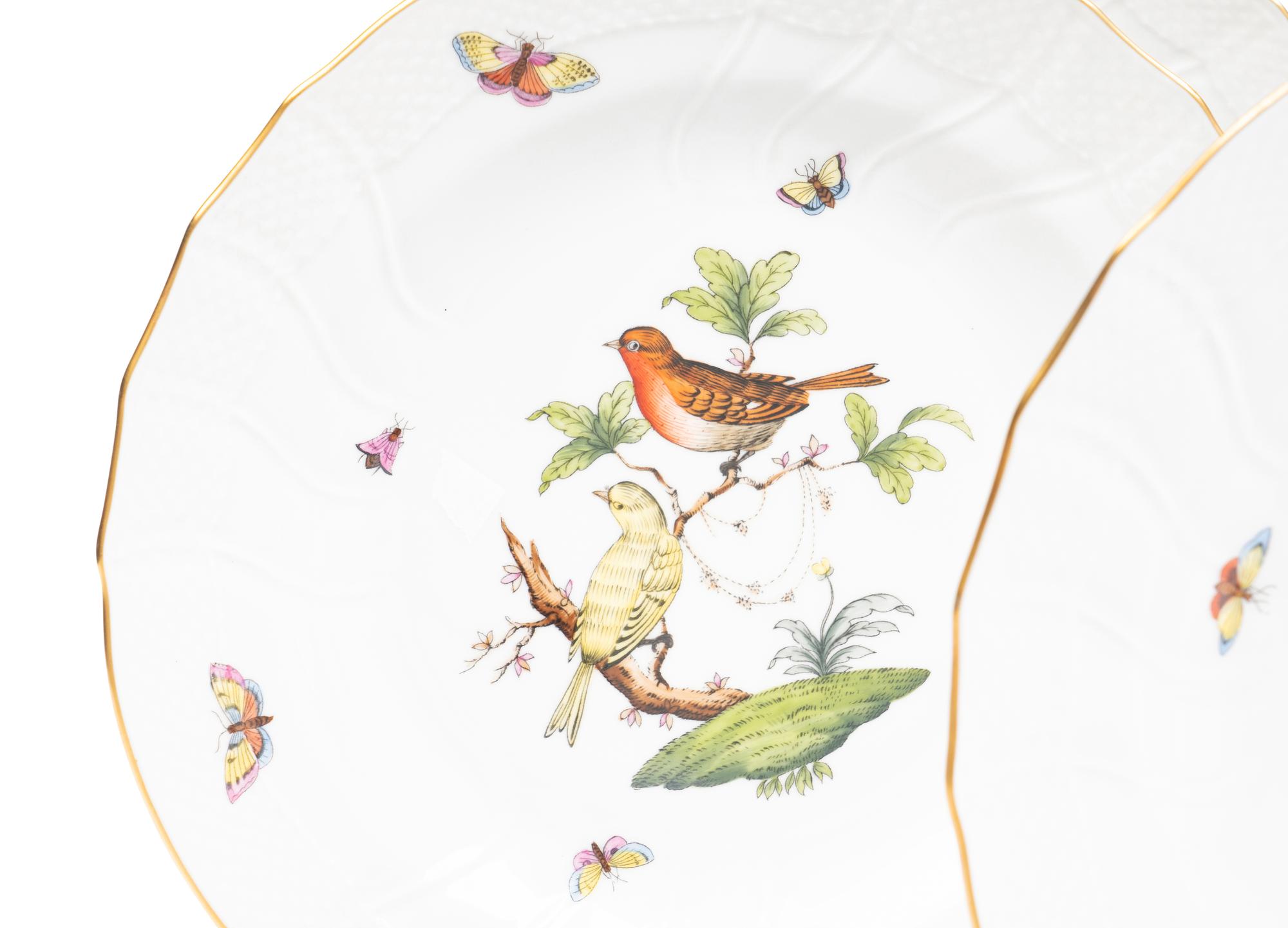 A Set of Fourteen Herend Rothschild Bird Porcelain Dinner Plates