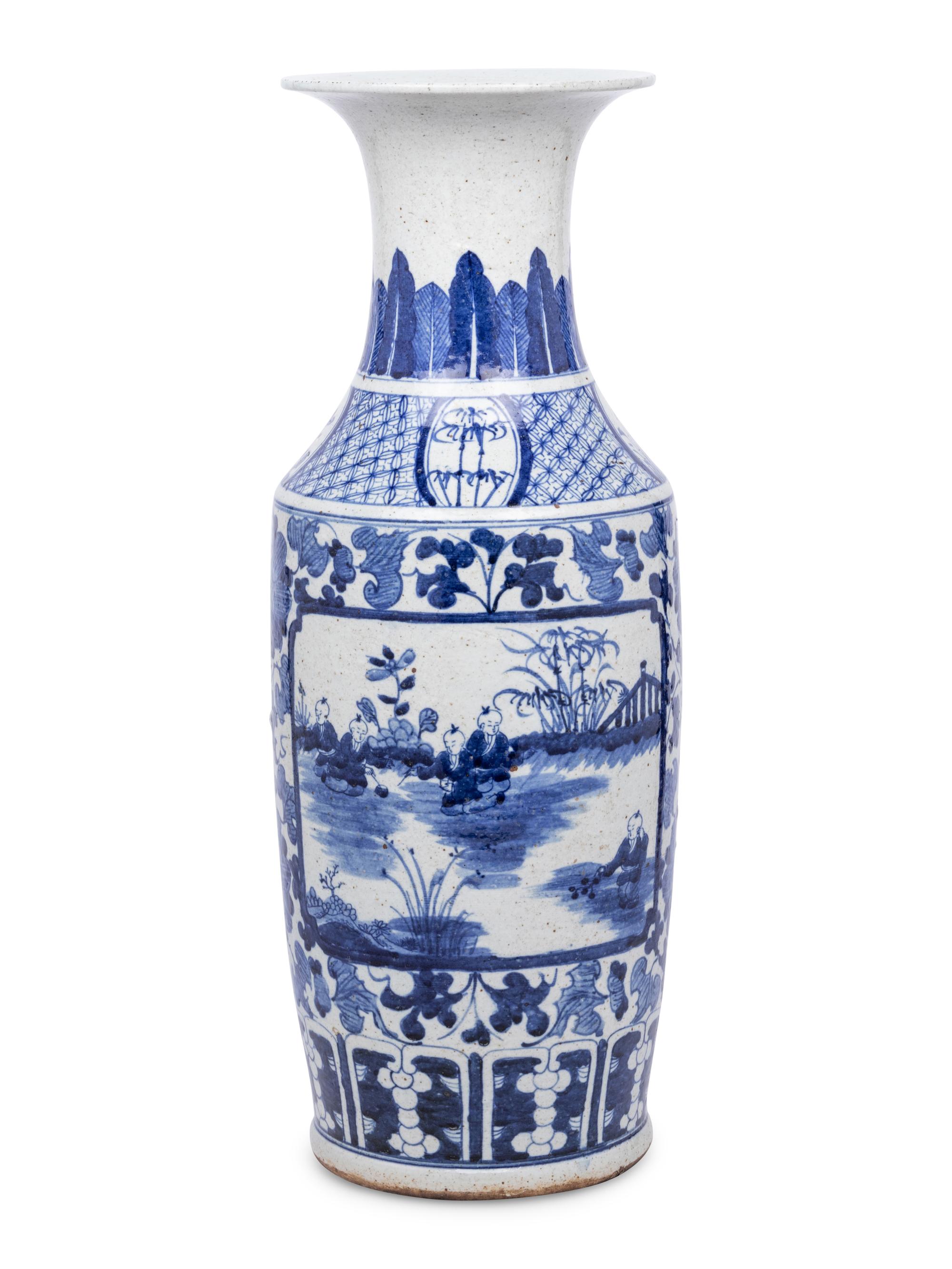A Chinese Export Blue and White Porcelain Baluster Vase
