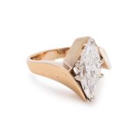 YELLOW GOLD AND DIAMOND RING