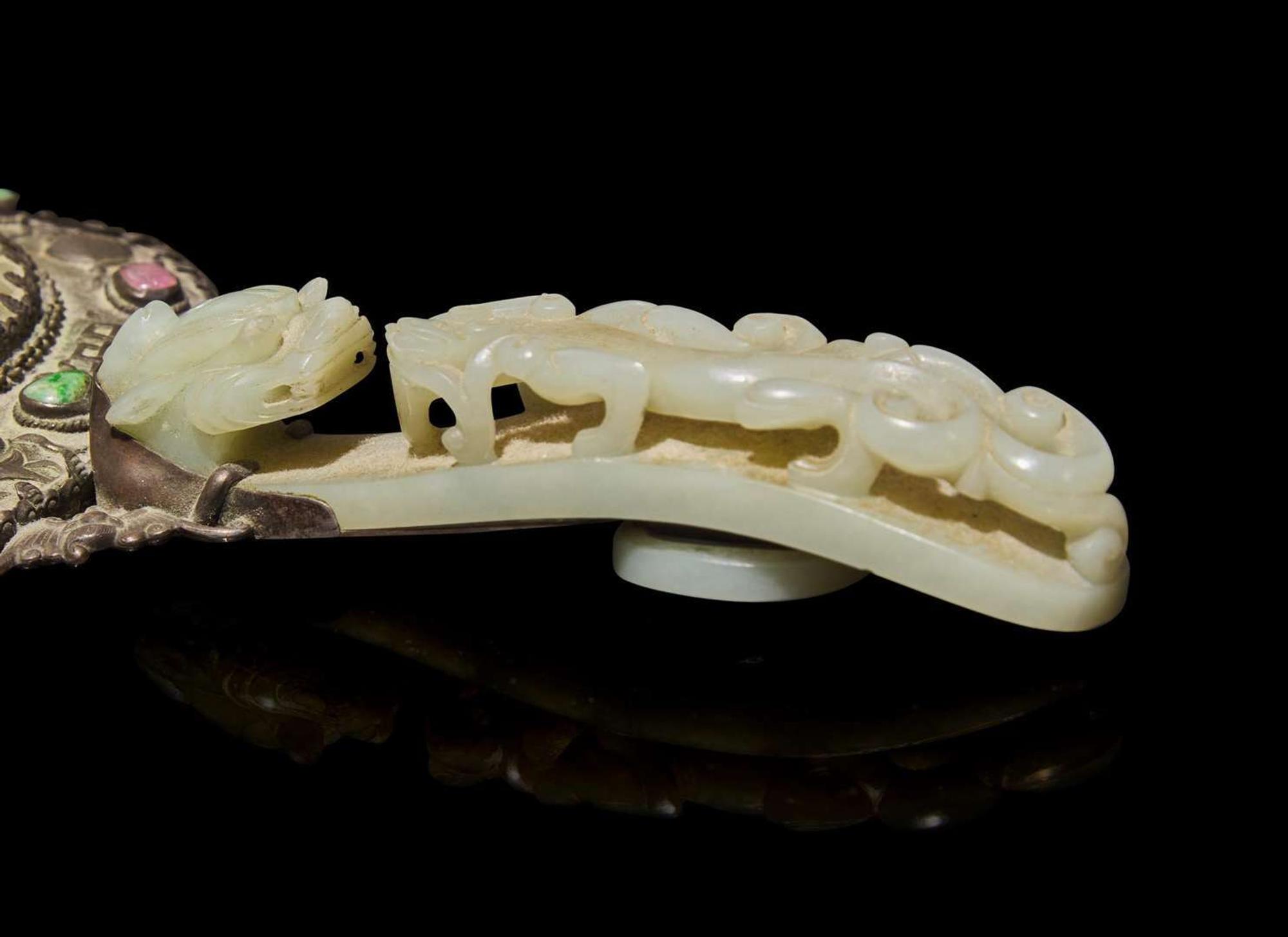 A Chinese jade and hardstone-embellished mirror 嵌玉鏡