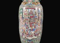 A massive Chinese export famille rose-decorated vase, second half 19th century 外銷瓷粉彩大瓶 十九世紀
