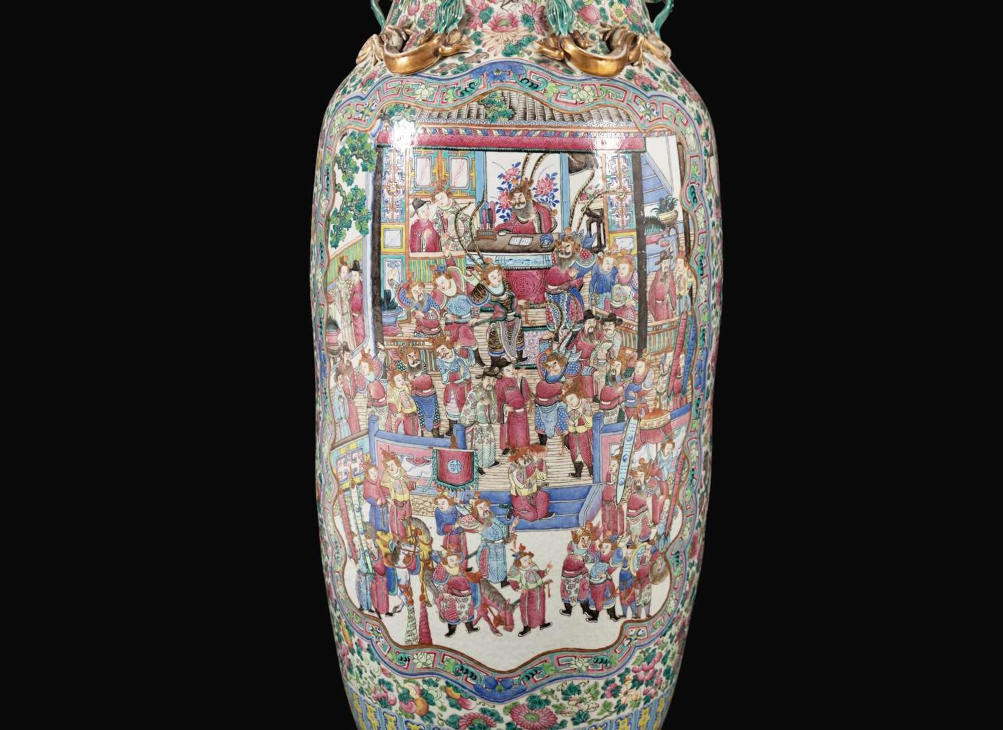 A massive Chinese export famille rose-decorated vase, second half 19th century 外銷瓷粉彩大瓶 十九世紀