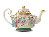 A Chinese Export Canton Famille Rose Porcelain Dinner Service