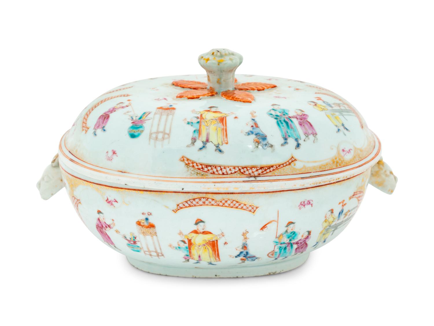 A Chinese Export Porcelain Tureen