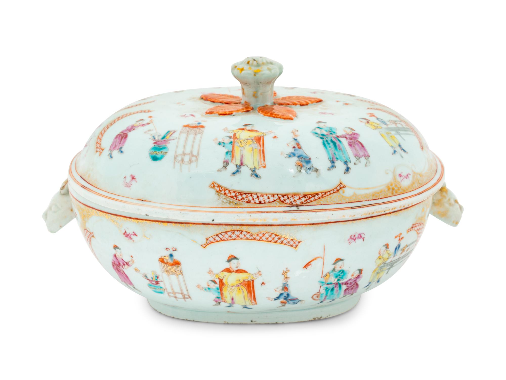 A Chinese Export Porcelain Tureen