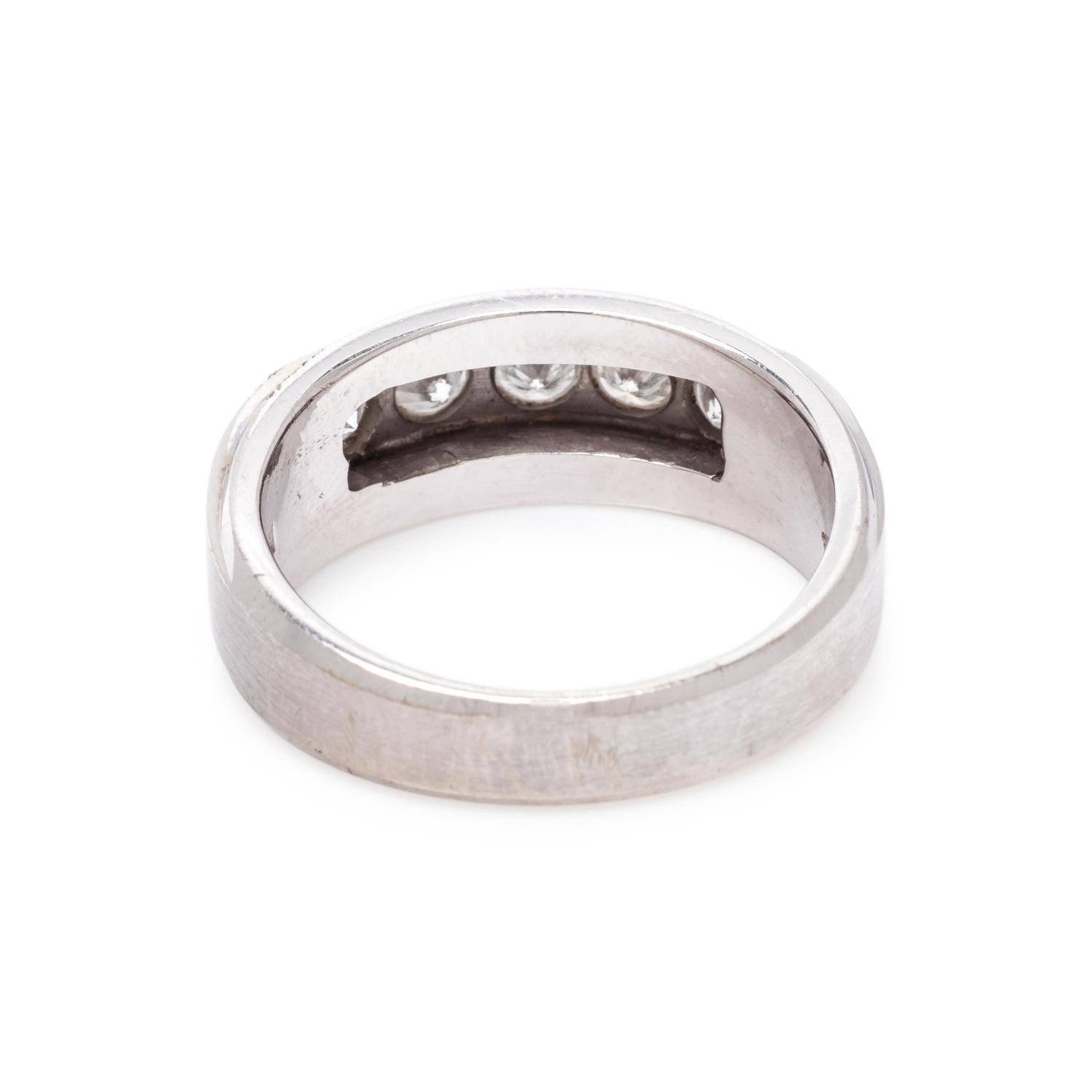 WHITE GOLD AND DIAMOND RING