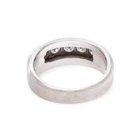 WHITE GOLD AND DIAMOND RING