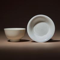A Chinese Blanc-de-Chine Porcelain Bowl and an Incised 'Peony' Shallow Dish, Ming-Qing Dynasty — 明-清 德化白瓷碗及暗刻牡丹紋碟