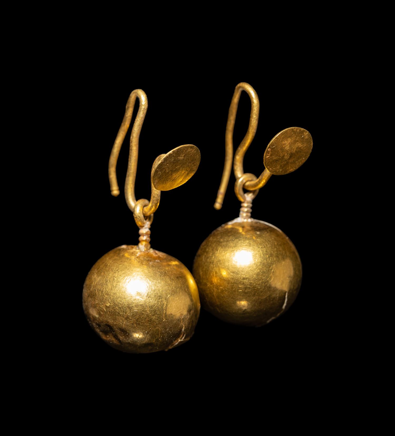 A Pair of Roman Gold Sphere-Drop Earrings