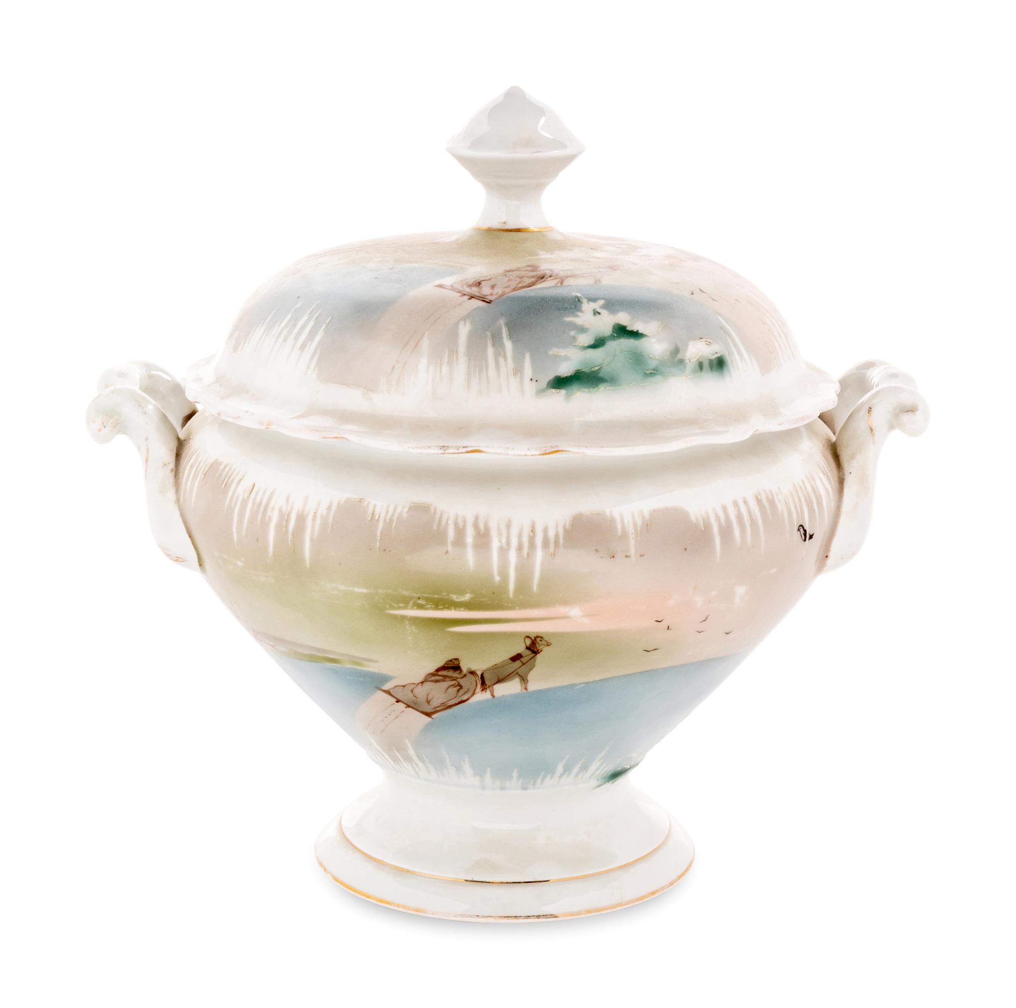 An M.S. Kuznetsov Porcelain Covered Tureen