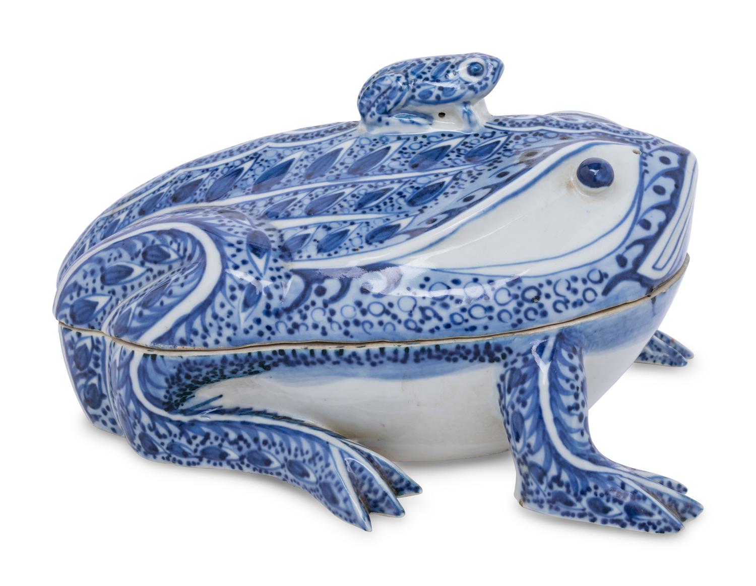 A Chinese Export Blue and White Porcelain Frog-Form Soup Tureen and Cover