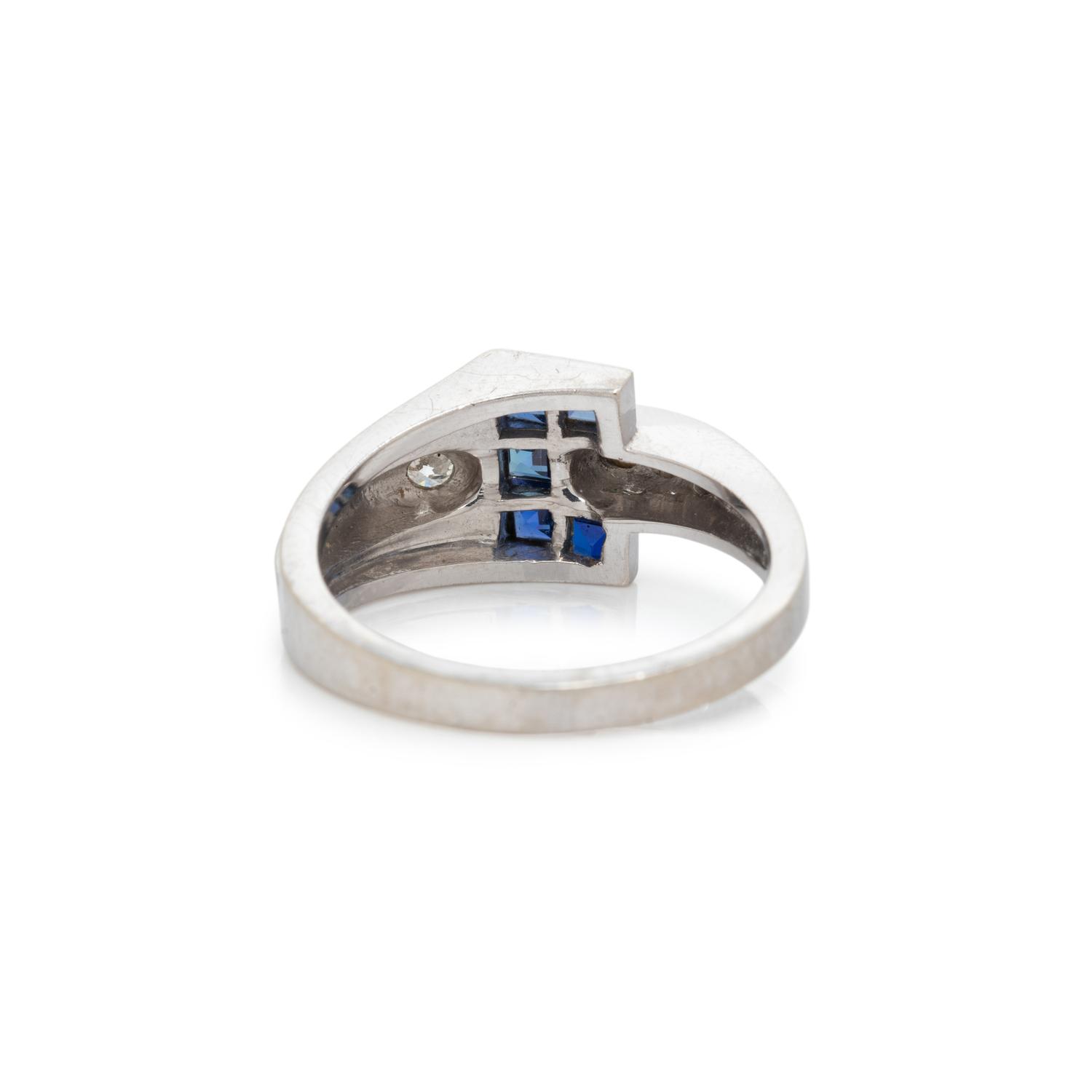 SAPPHIRE AND DIAMOND RING