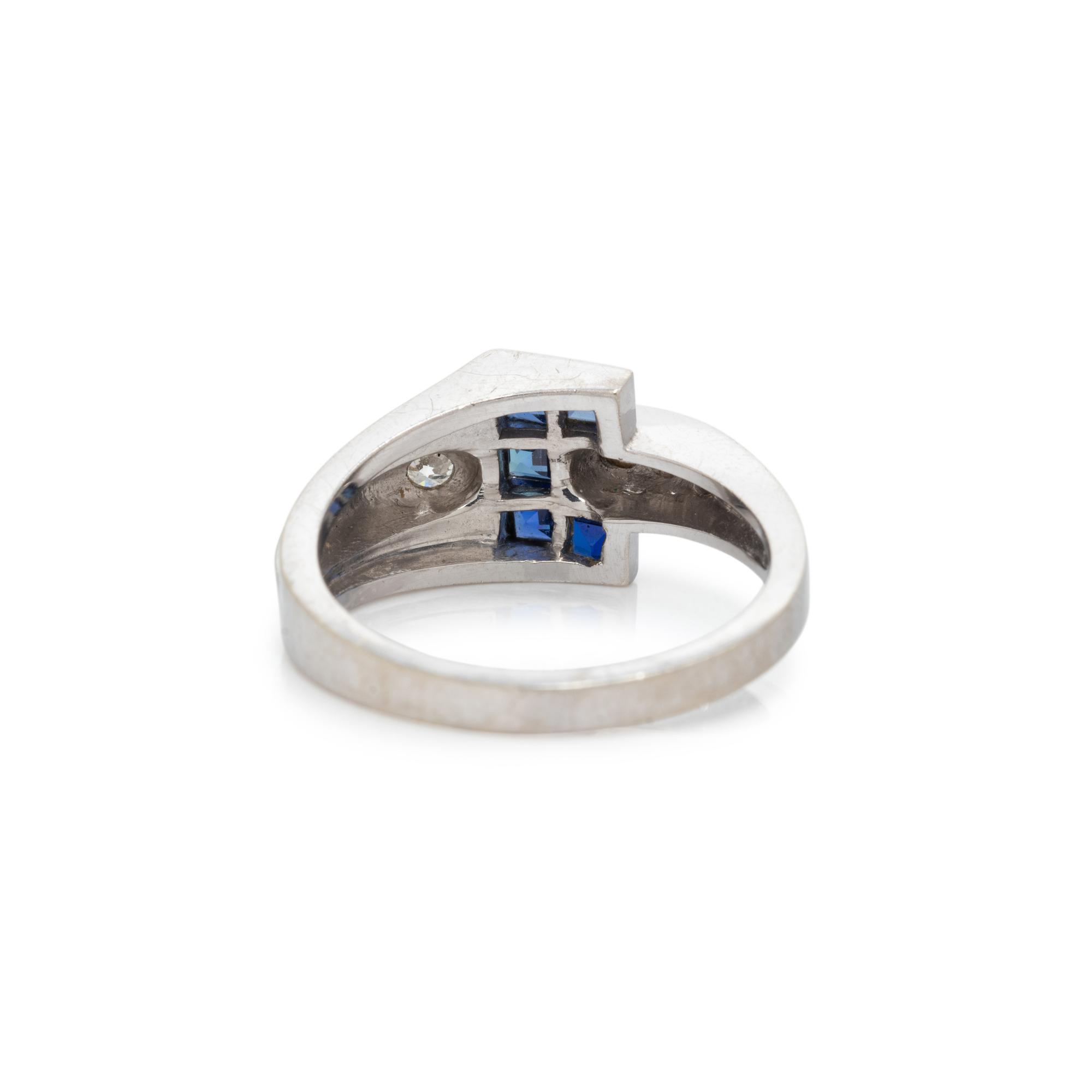 SAPPHIRE AND DIAMOND RING