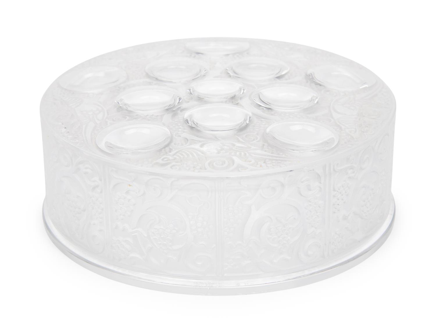 A Lalique Roger Powder Box