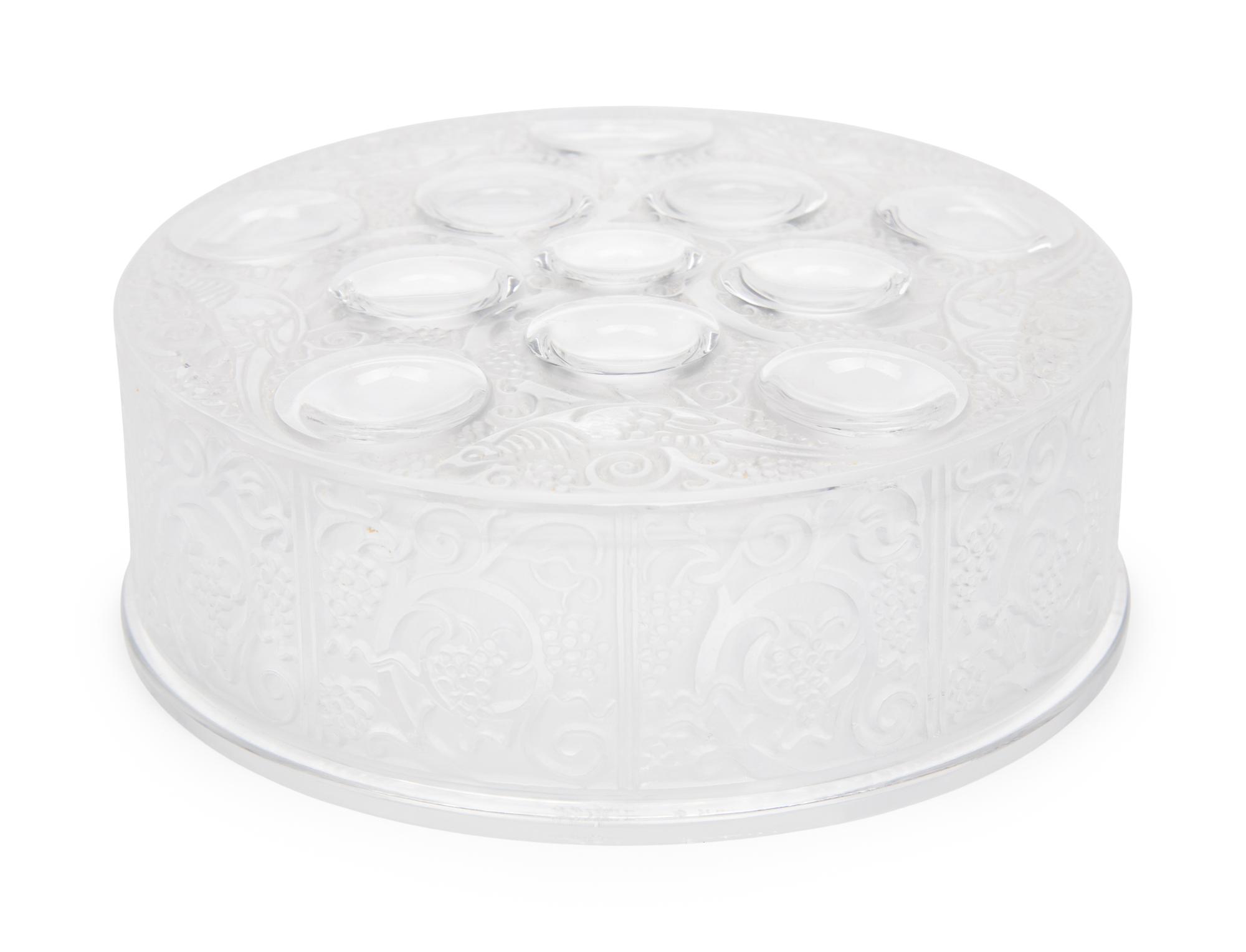 A Lalique Roger Powder Box