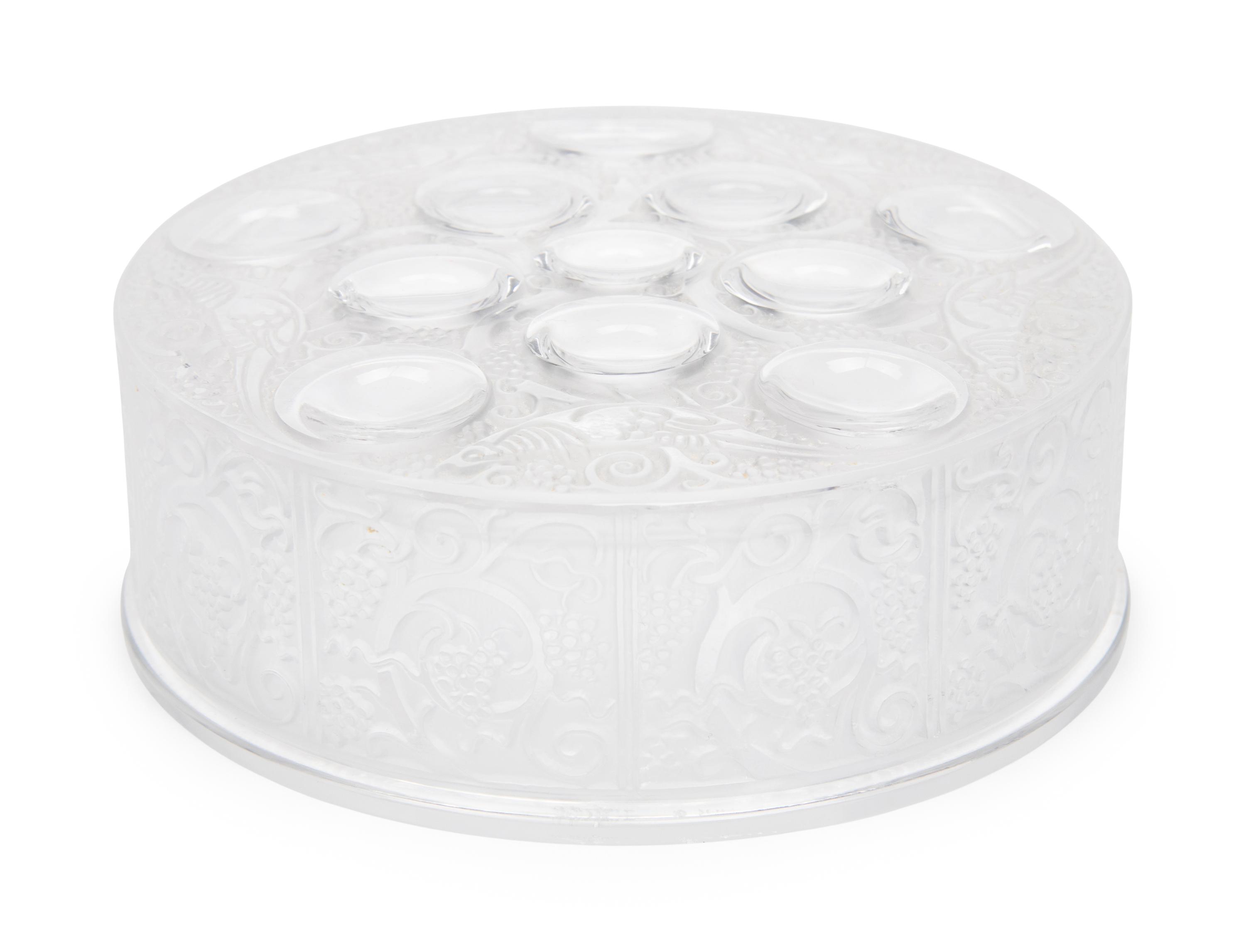 A Lalique Roger Powder Box