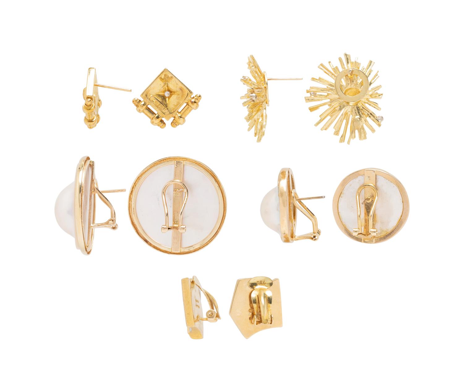 COLLECTION OF YELLOW GOLD EARRINGS