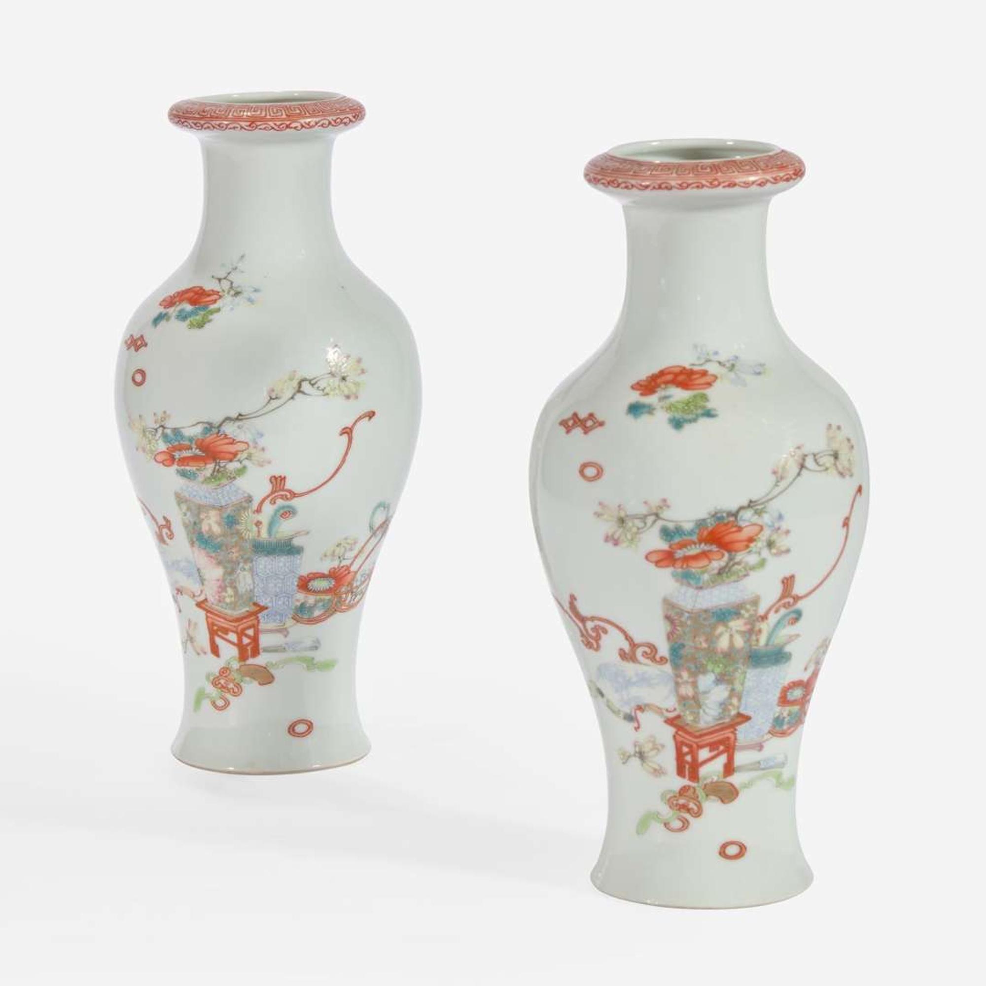 A pair of famille rose-decorated porcelain baluster vases 居仁堂粉彩瓷瓶一对