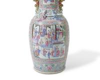A very large Chinese export Famille Rose-decorated porcelain vase, 19th century