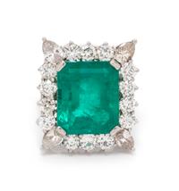 A Platinum, Emerald and Diamond Ring, 13.45 dwts.