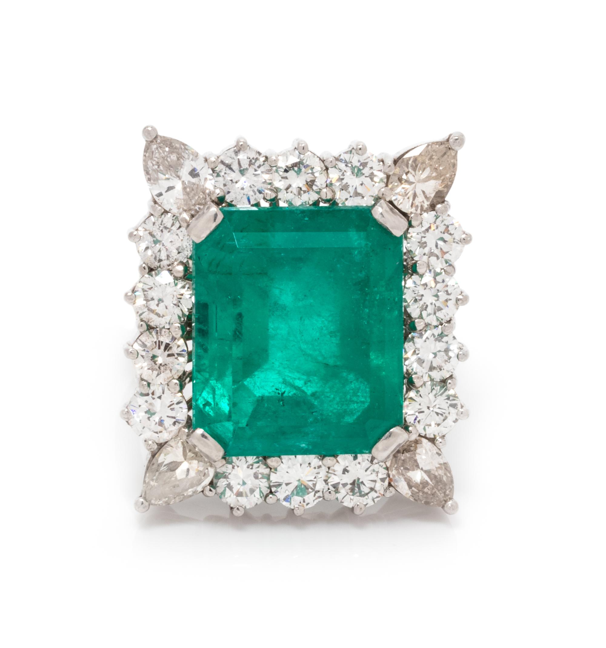 A Platinum, Emerald and Diamond Ring, 13.45 dwts.