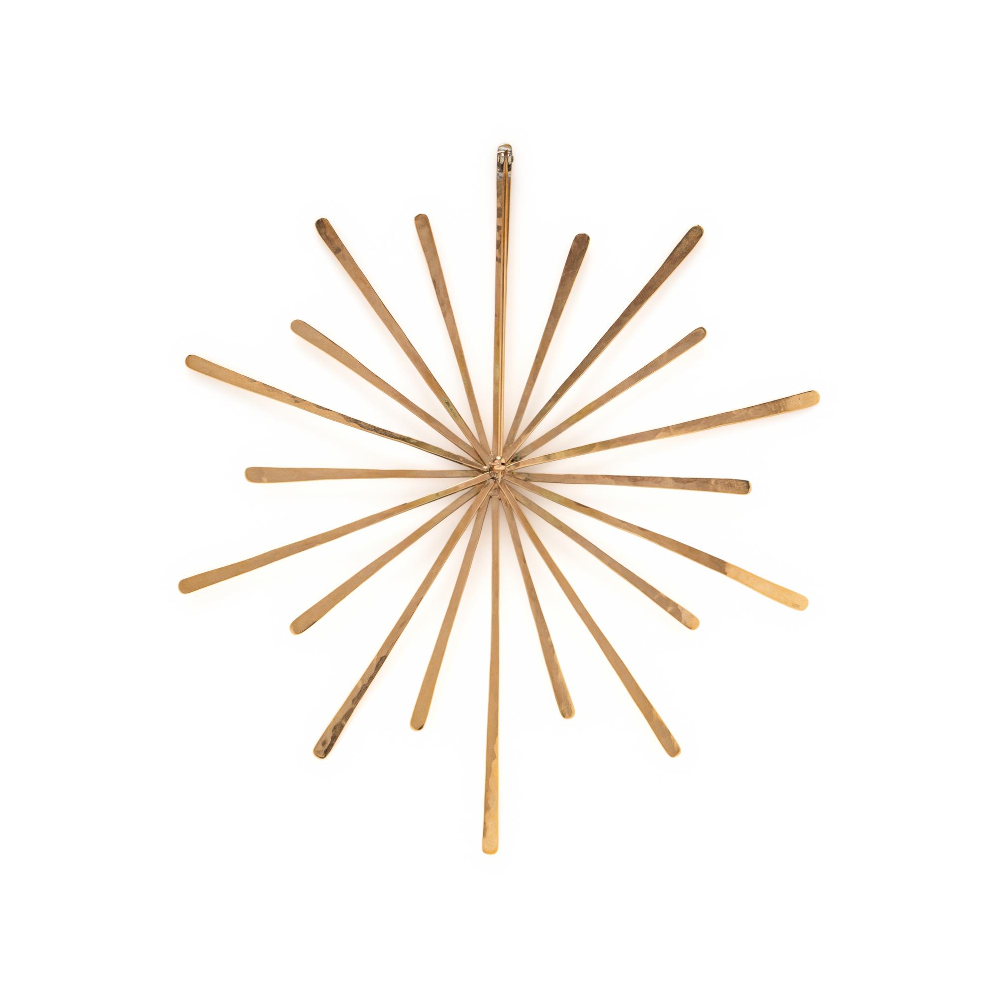 YELLOW GOLD NECKLACE AND BROOCH