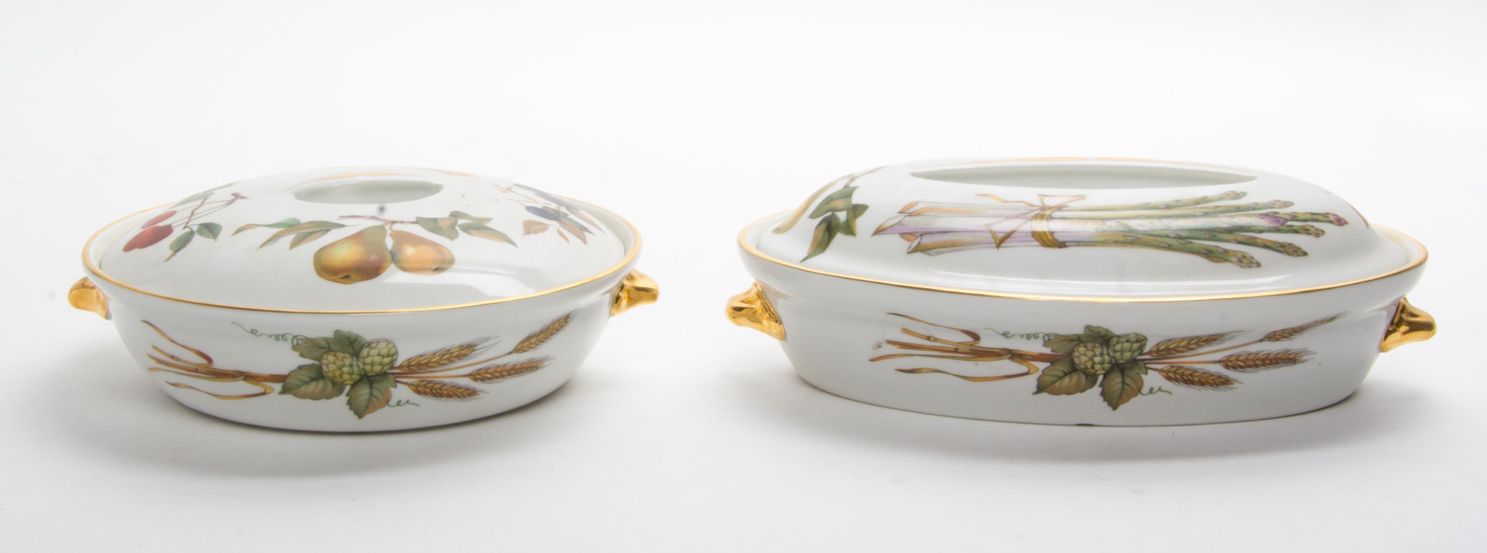 A Collection of English Pottery Articles Width of basin 15 1/2 inches. — 19TH/20TH CENTURY