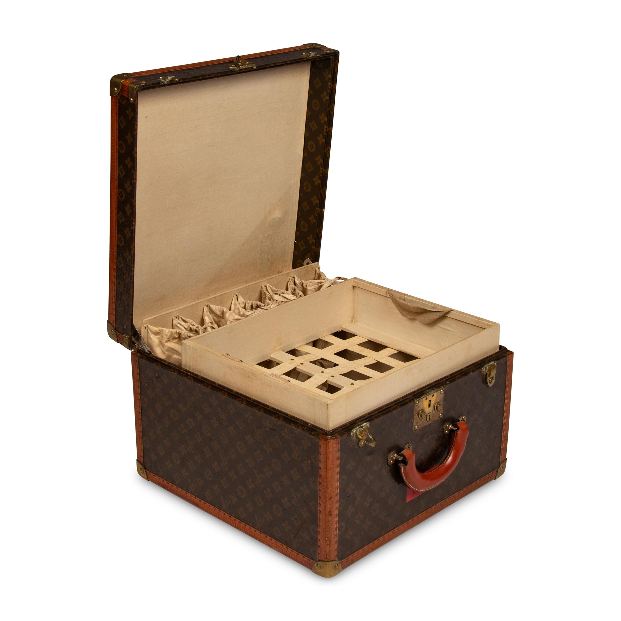 LOUIS VUITTON, SQUARE MONOGRAM TRUNK CASE