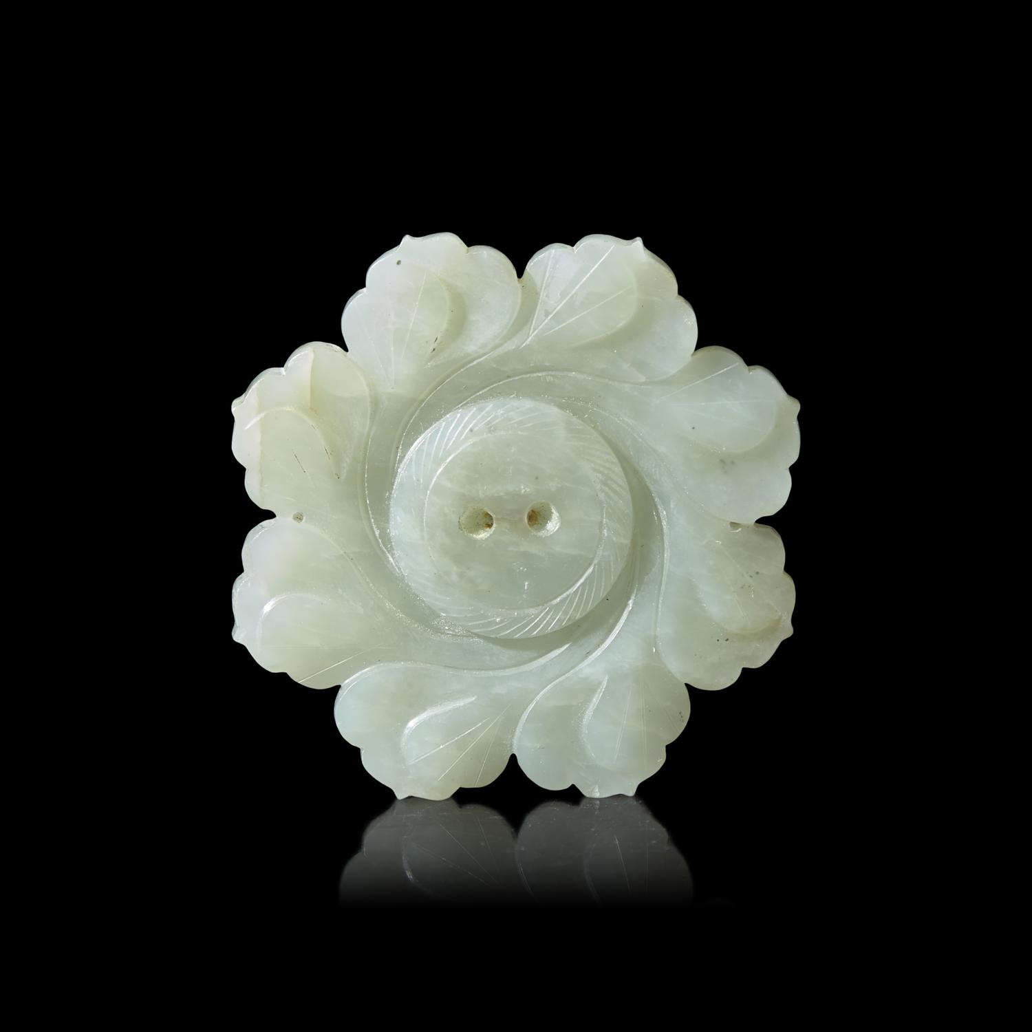 A Large Chinese Pale Celadon Jade Floriform Pendant, 19th Century 清晚期 青白玉花片