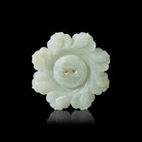 A Large Chinese Pale Celadon Jade Floriform Pendant, 19th Century 清晚期 青白玉花片