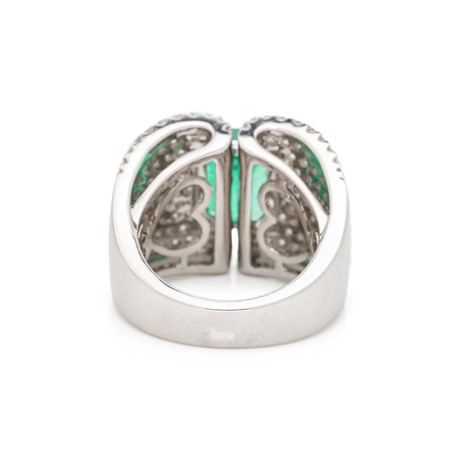COLOMBIAN EMERALD AND DIAMOND RING