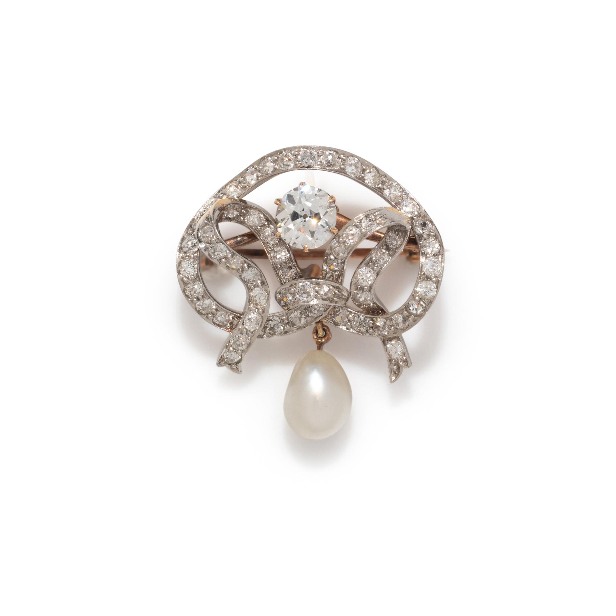 DIAMOND AND BAROQUE CULTURED PEARL PENDANT/BROOCH