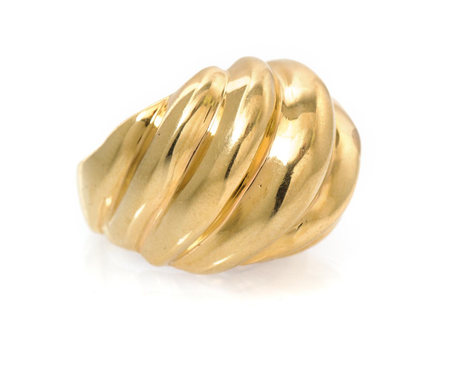 A 14 Karat Yellow Gold Swirl Ring. 9.50 dwts.
