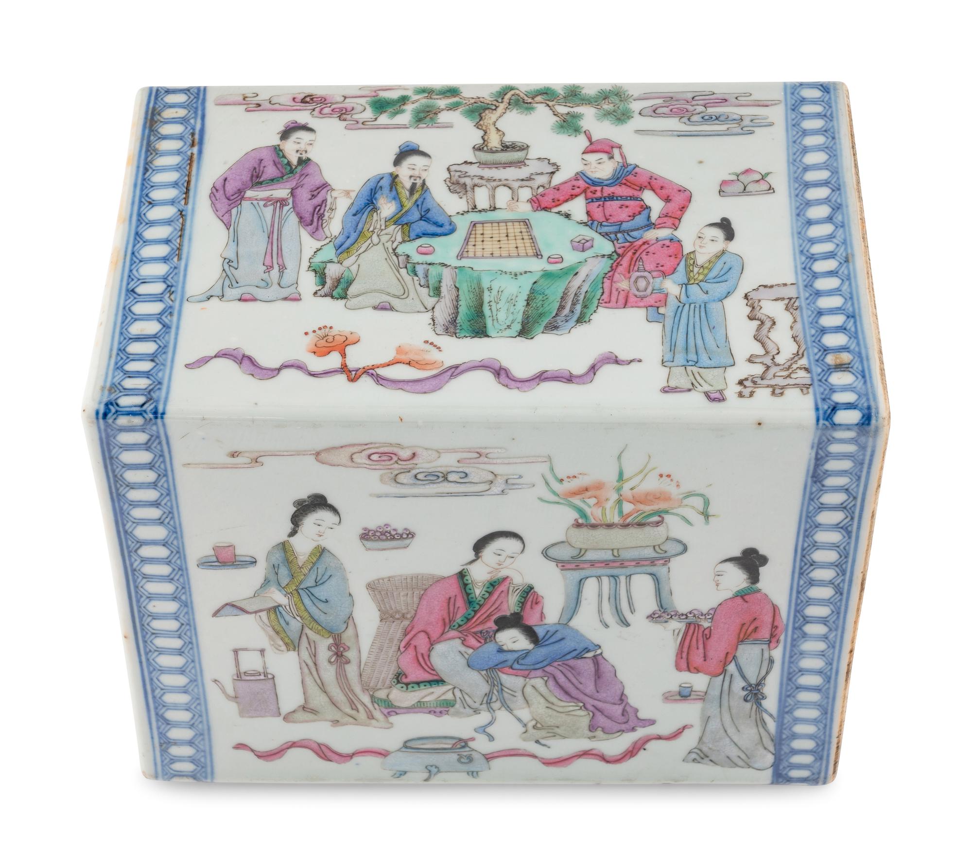 A Chinese Export Porcelain Jardinière