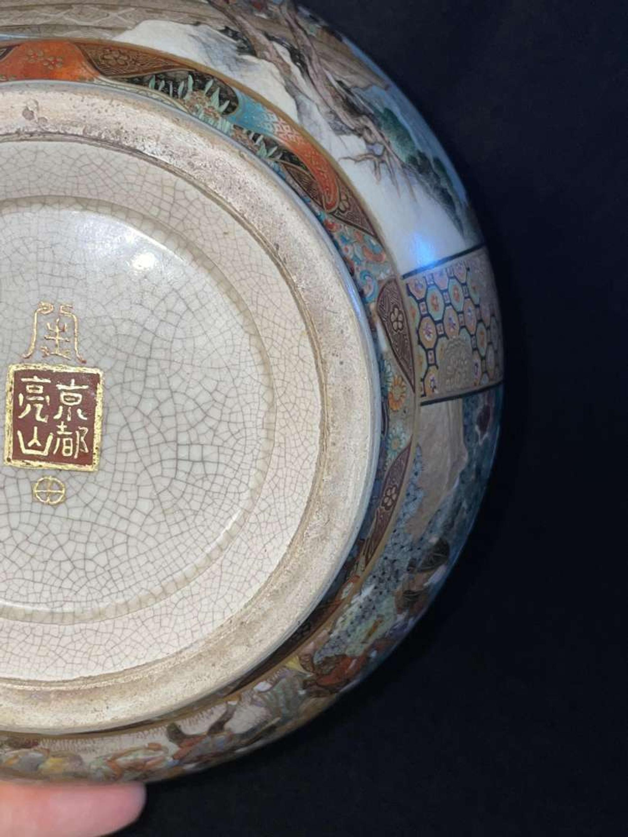 A finely-decorated Satsuma-type vase, Okamoto Ryozan 日本萨摩烧风格瓷瓶 亮山造 Meiji period ??