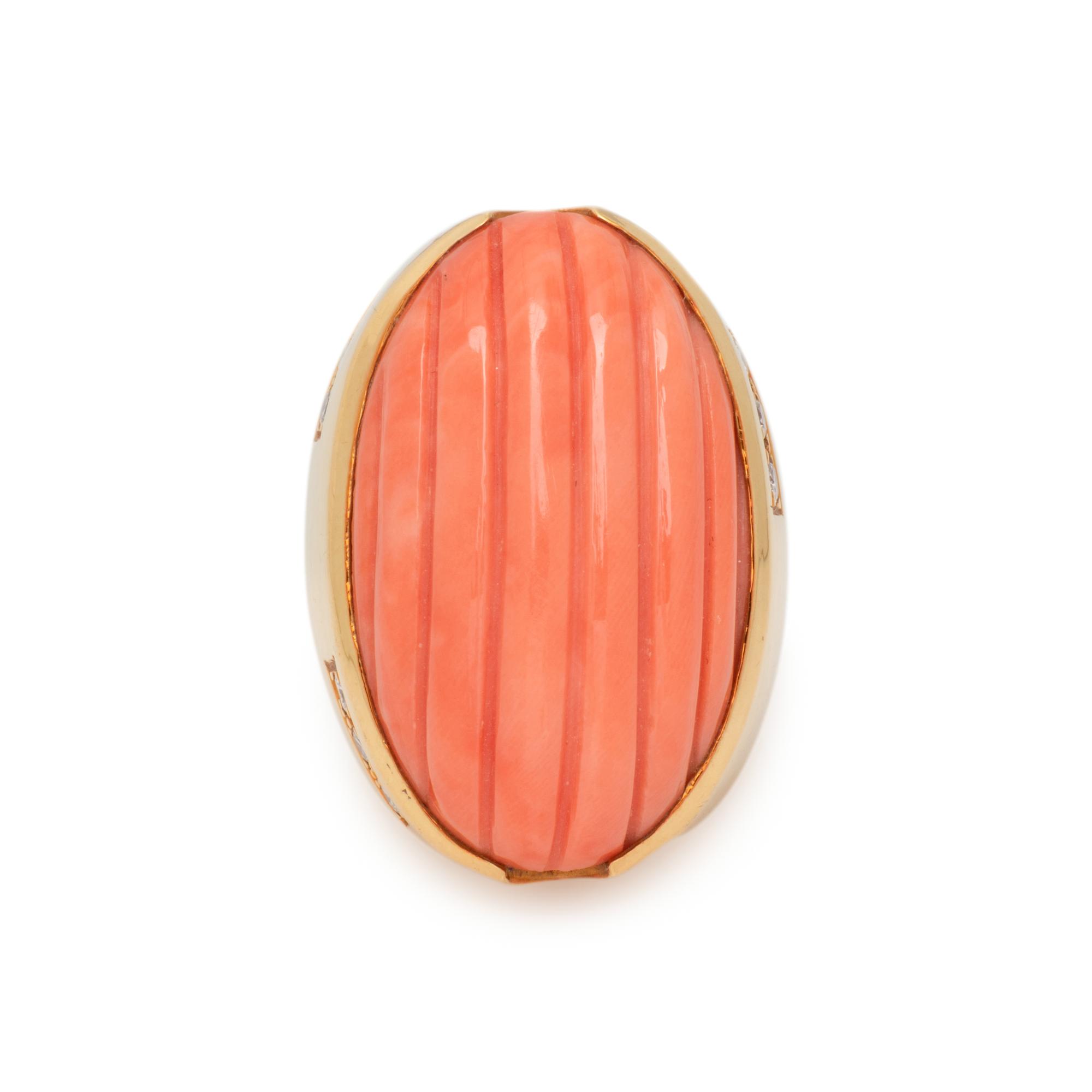 YELLOW GOLD, CORAL AND DIAMOND RING