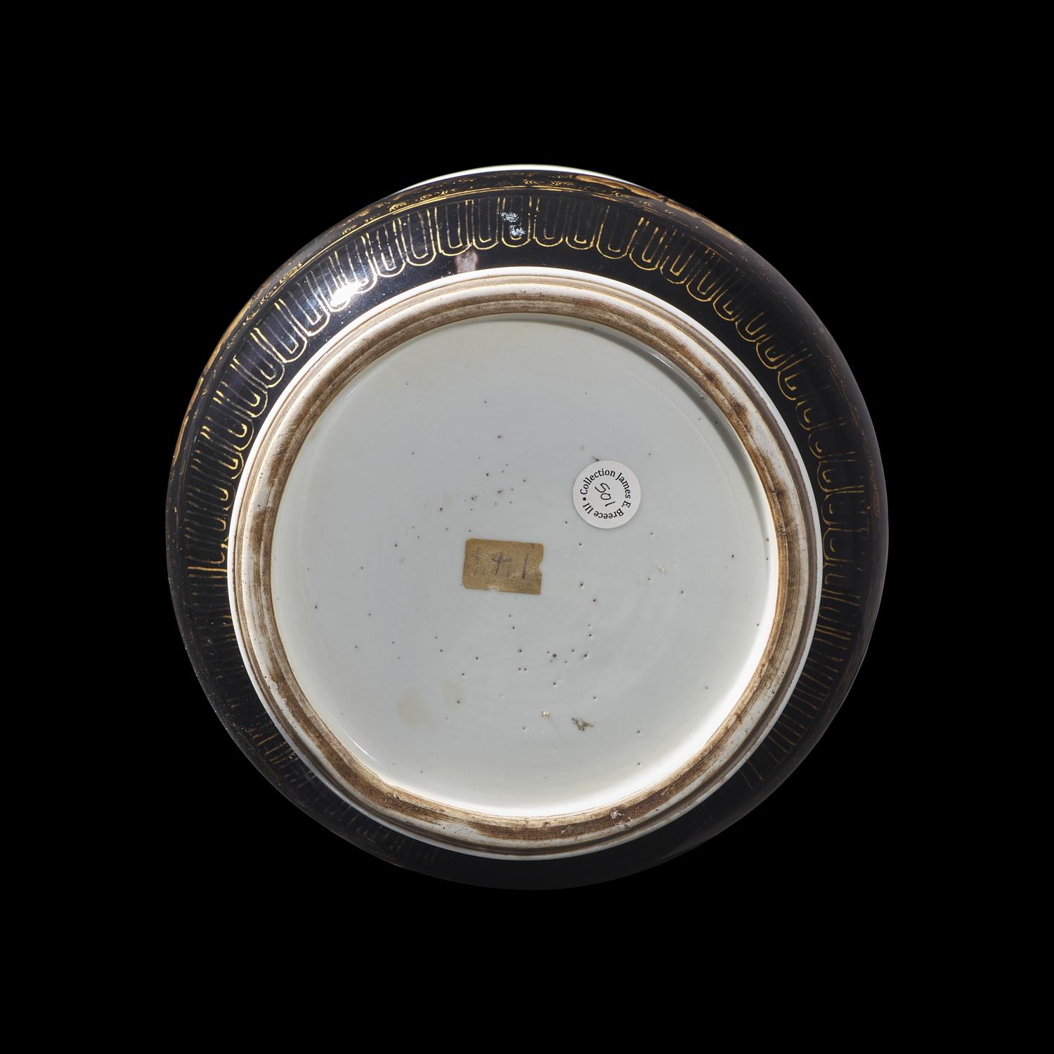A Chinese Gilt Decorated Mirror Black Glazed Zhi- Shaped Porcelain Vase, Kangxi Period 清康熙 黑地描金仿古饕餮紋觶