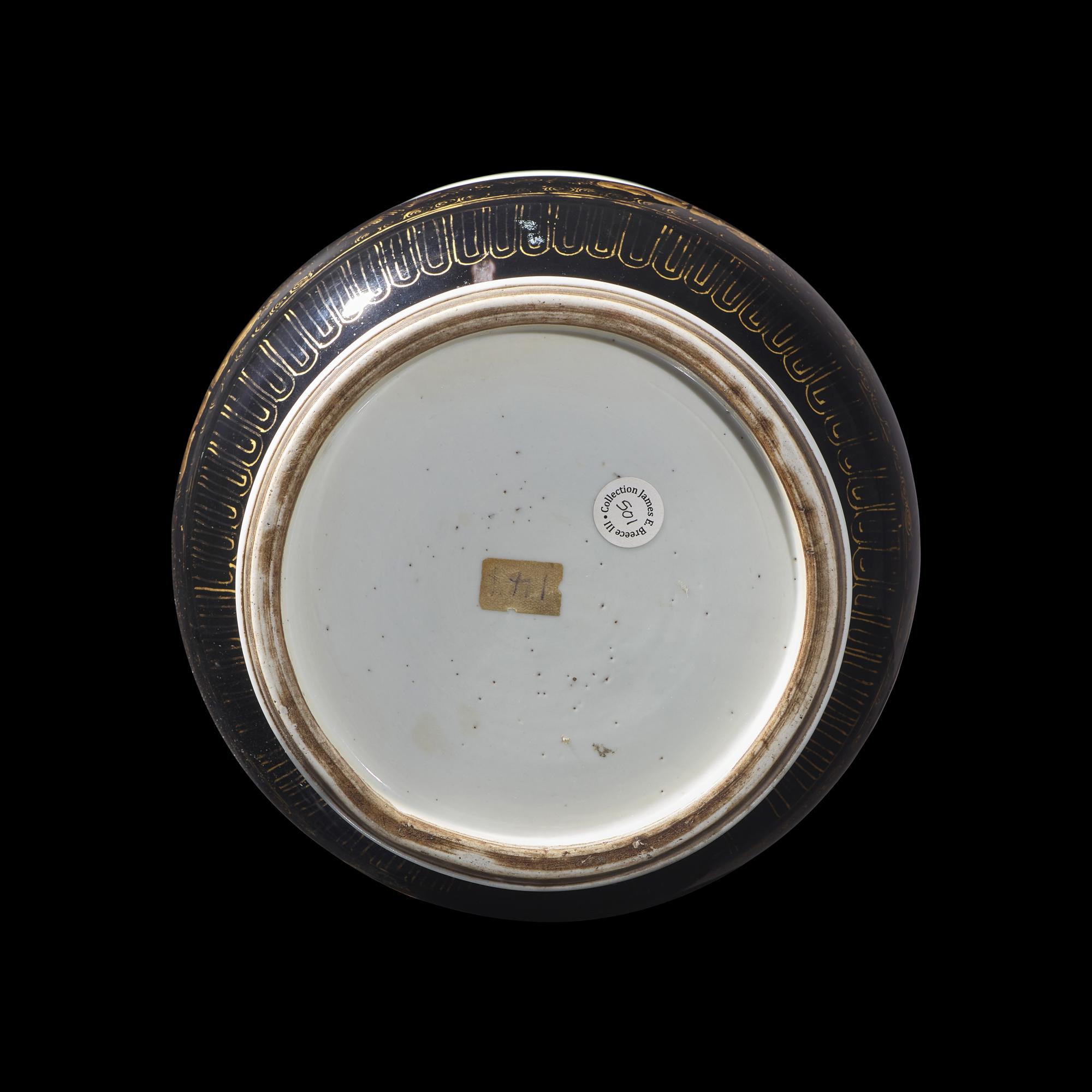 A Chinese Gilt Decorated Mirror Black Glazed Zhi- Shaped Porcelain Vase, Kangxi Period 清康熙 黑地描金仿古饕餮紋觶