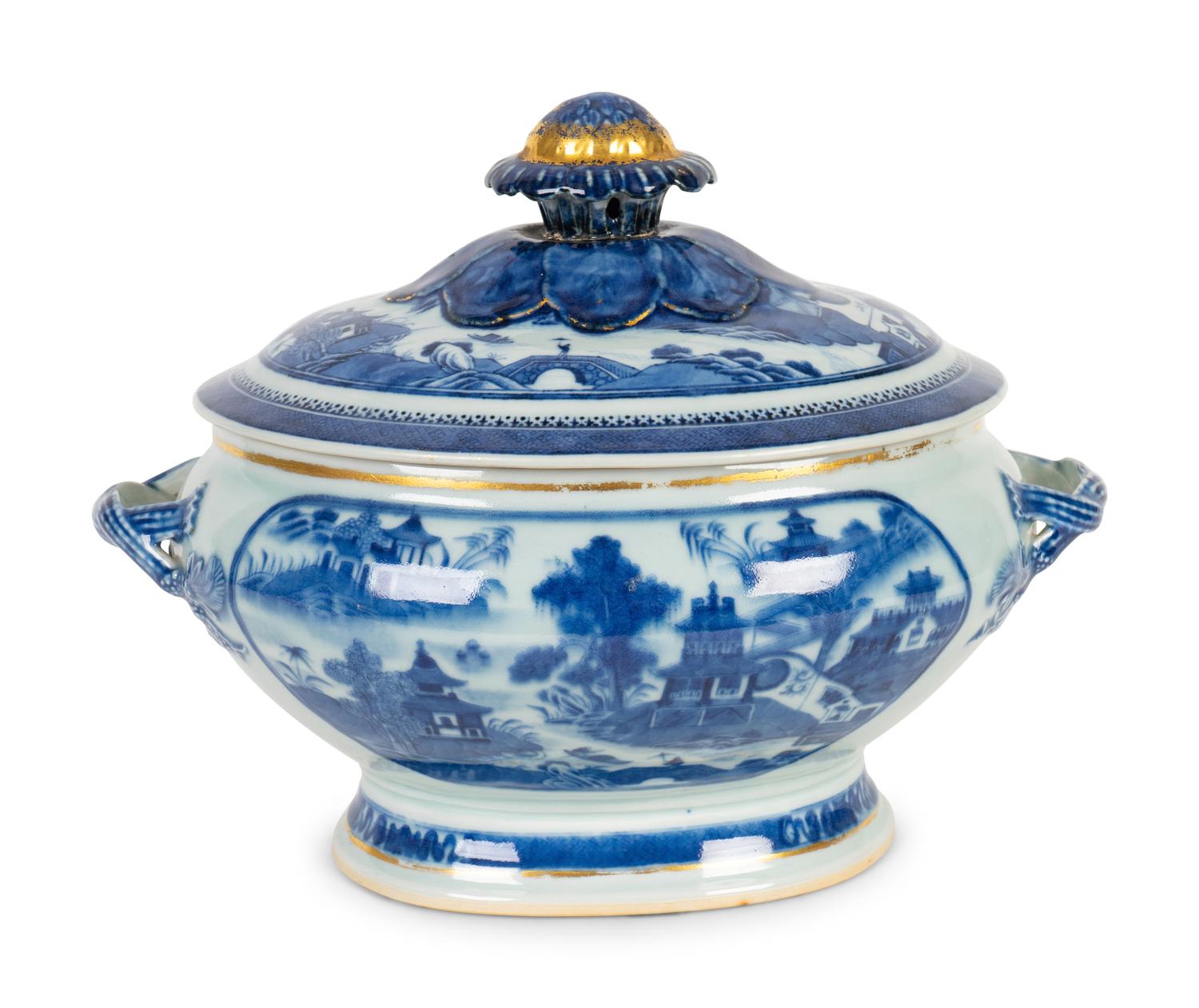 A Chinese Export Blue and White Porcelain Tureen
