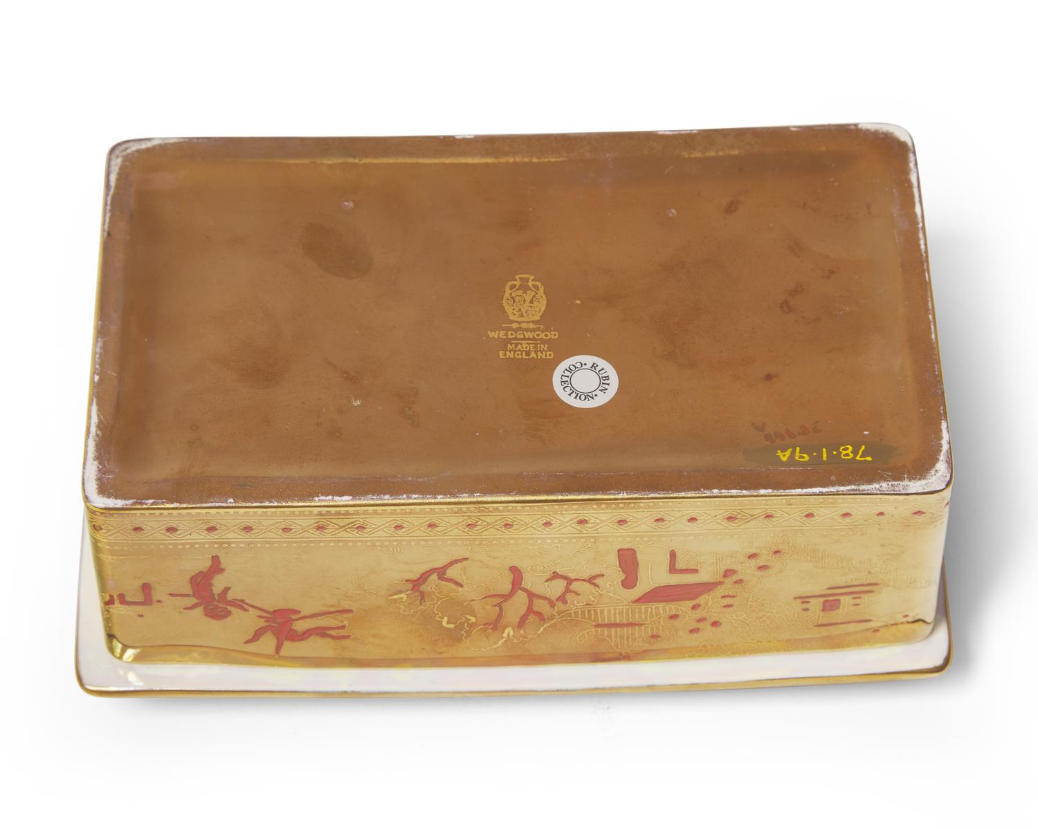 A Wedgwood Fairyland Lustreware 'Willow' Box