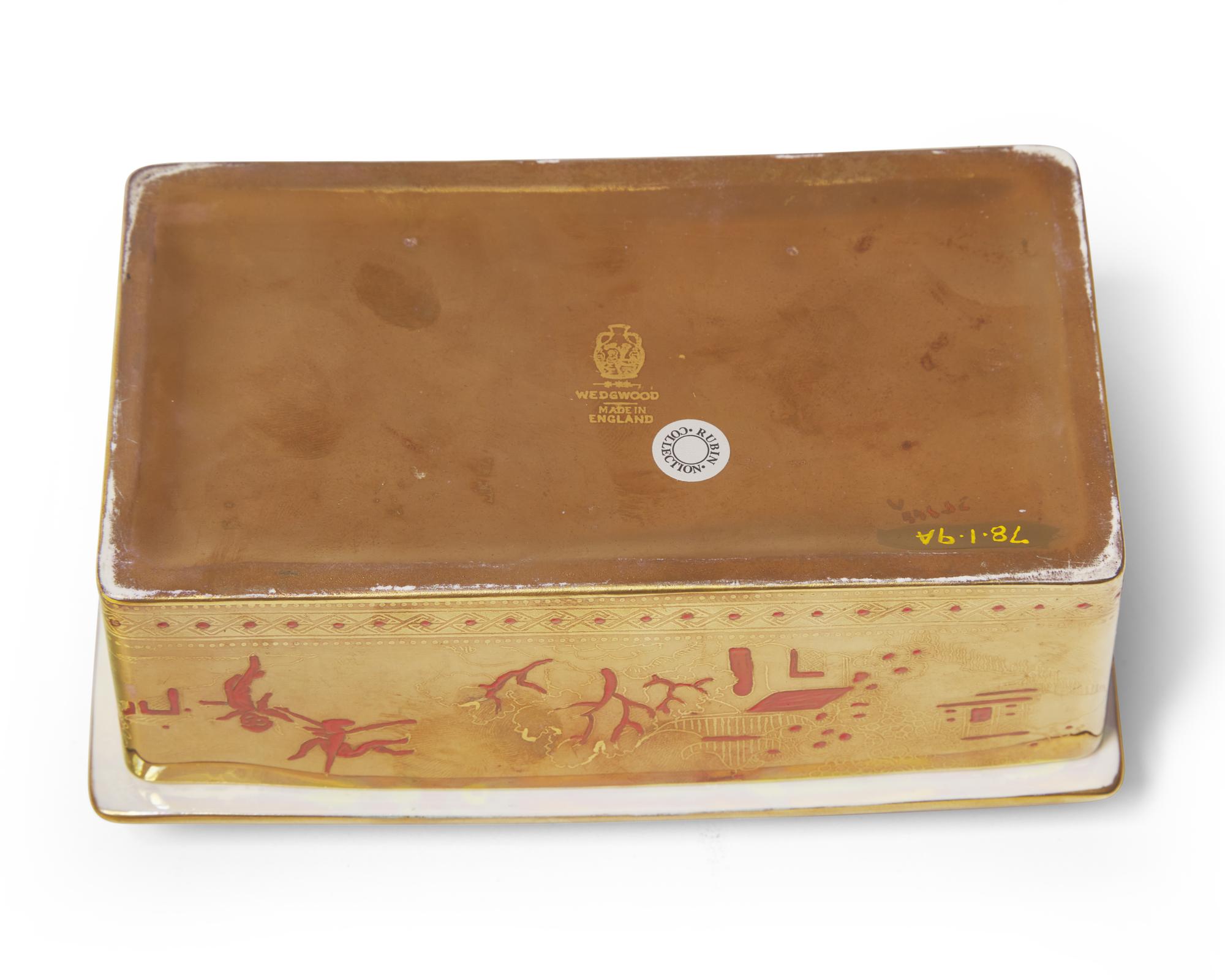 A Wedgwood Fairyland Lustreware 'Willow' Box