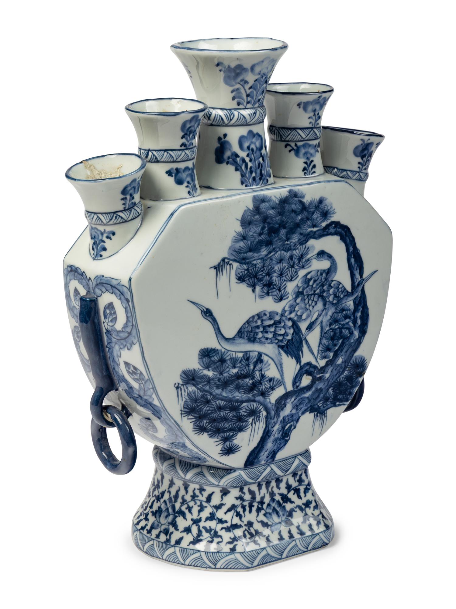 A Chinese Export Porcelain Tulipière