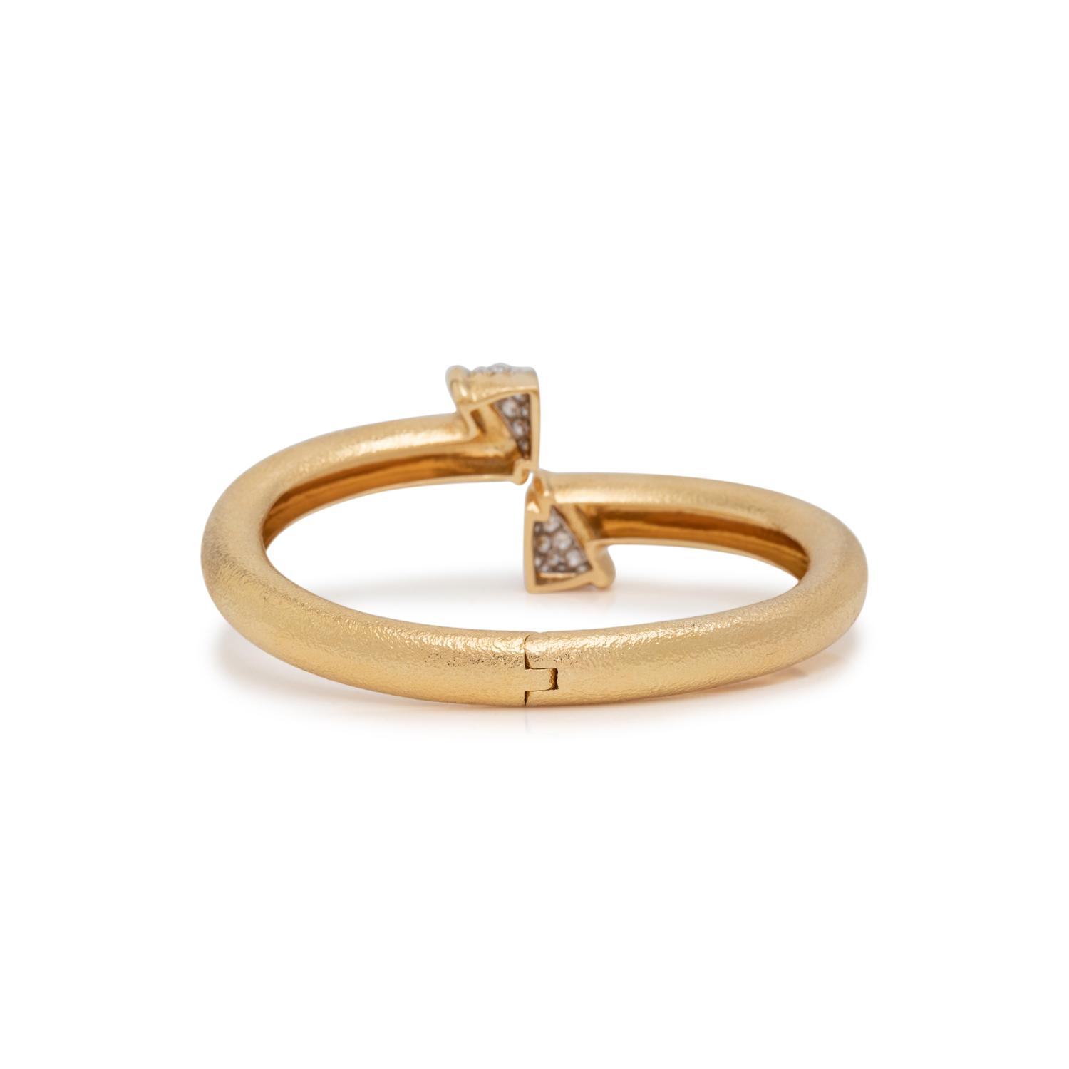 DAVID WEBB, YELLOW GOLD AND DIAMOND BANGLE BRACELET