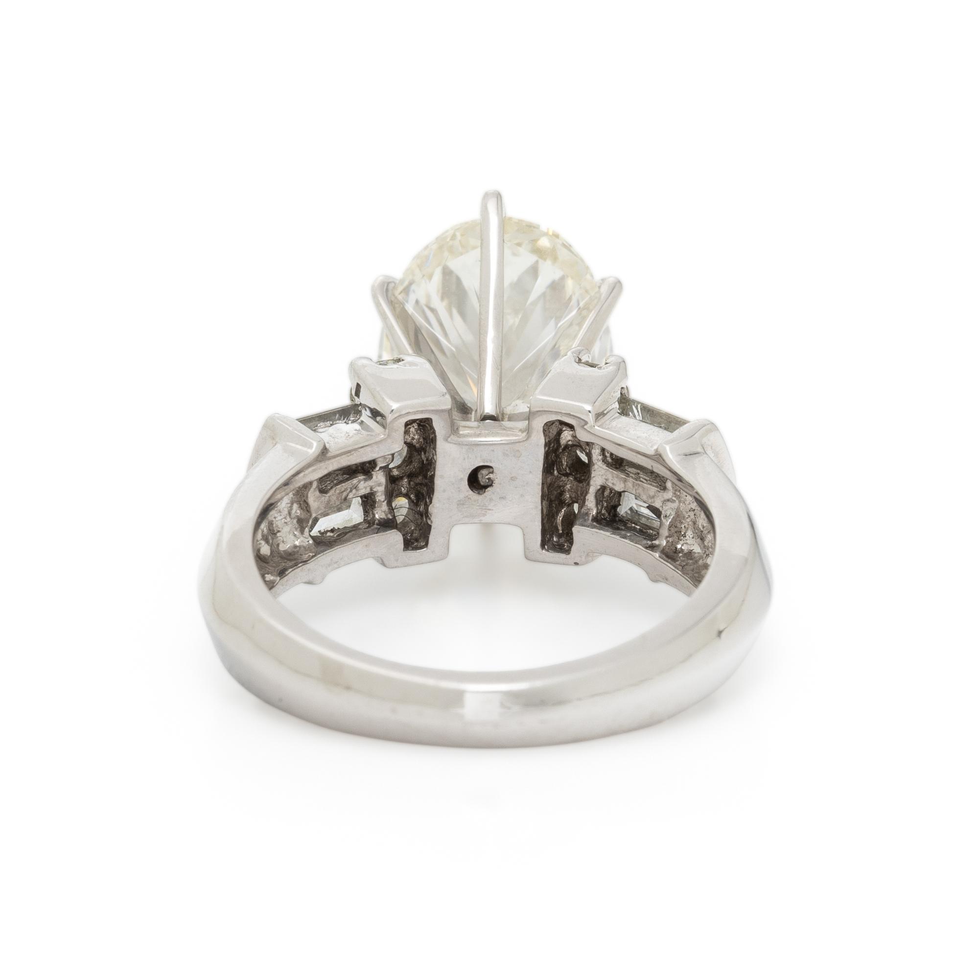 DIAMOND AND PLATINUM RING
